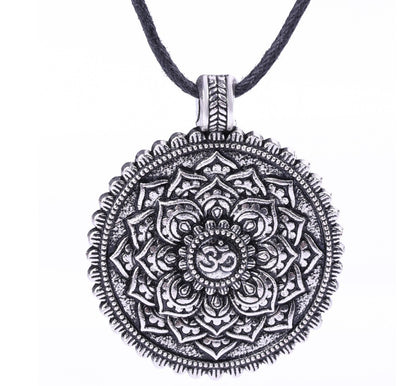 Handknutet Yogahalsband med Vaxlina & Amulett