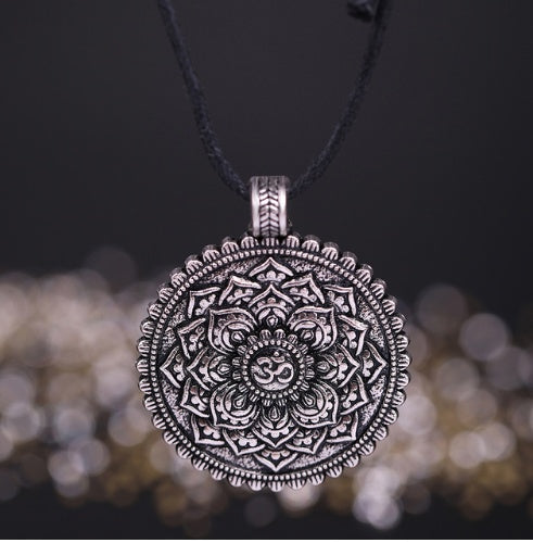 Handknutet Yogahalsband med Vaxlina & Amulett