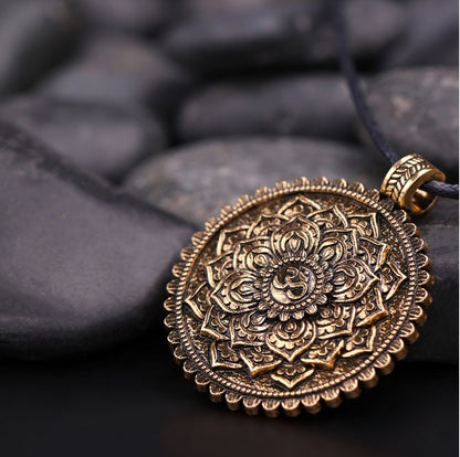 Handknutet Yogahalsband med Vaxlina & Amulett